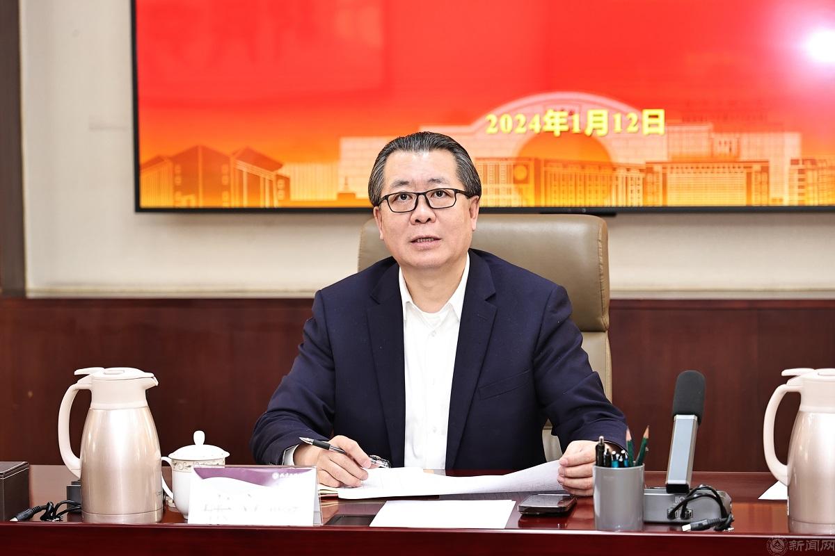 2024.1.12+新教师座谈会+张立峰校长.JPG