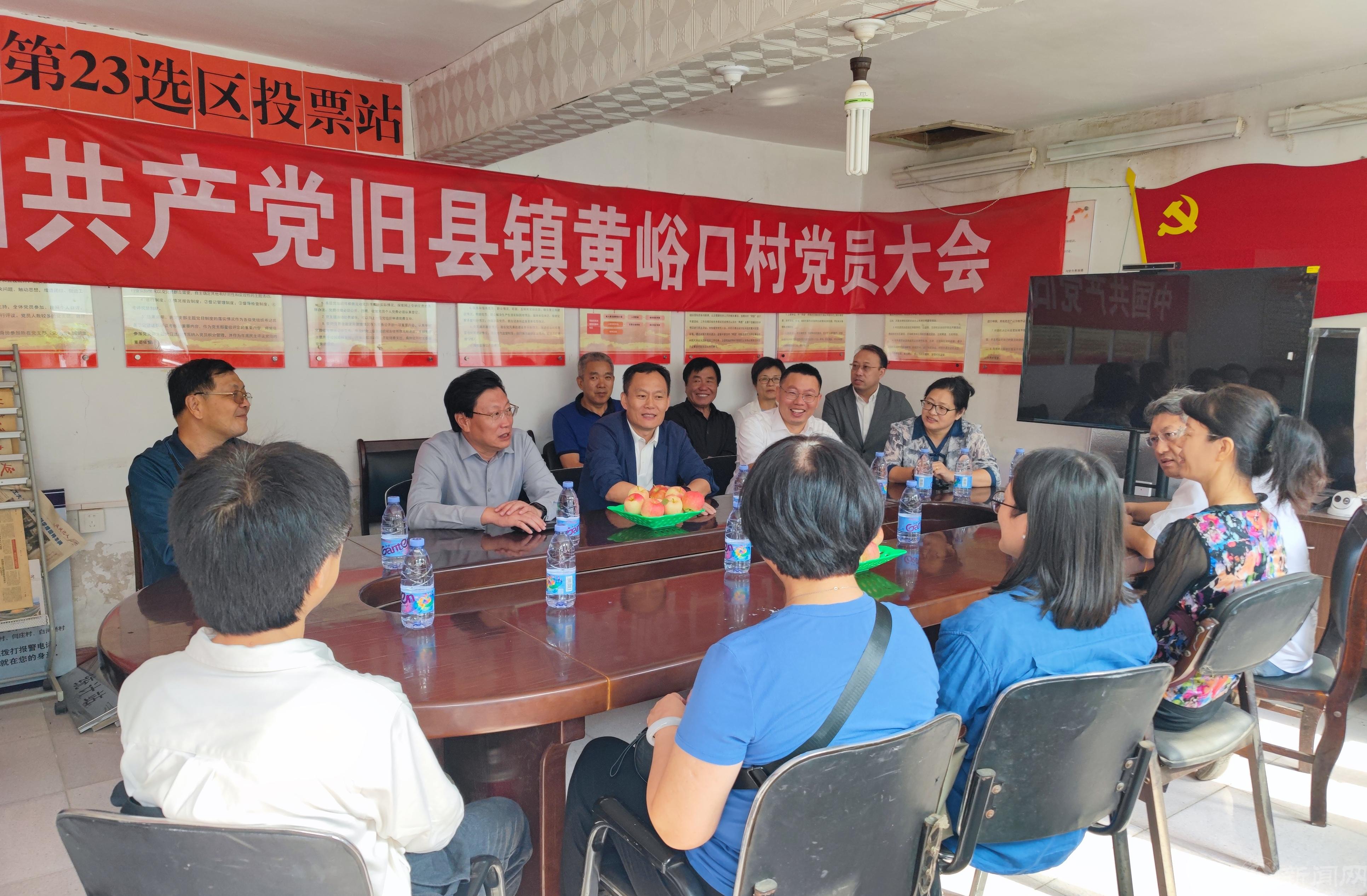 1座谈.jpg 1座谈.jpg